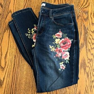 Skinny jeans with floral design